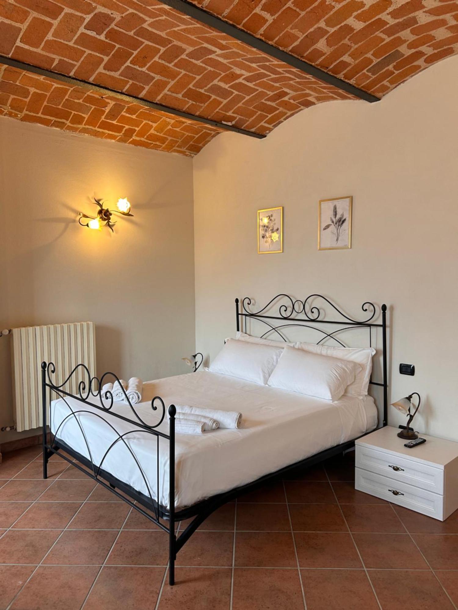 Tenuta Agricola La Cava- Cantina E Agriturismo San Damiano dʼAsti Εξωτερικό φωτογραφία
